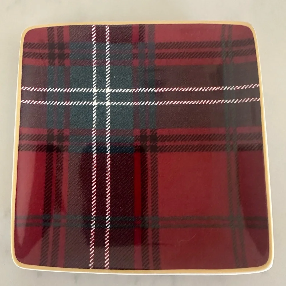 Williams-Sonoma Gold Banded Red Tartan Plate